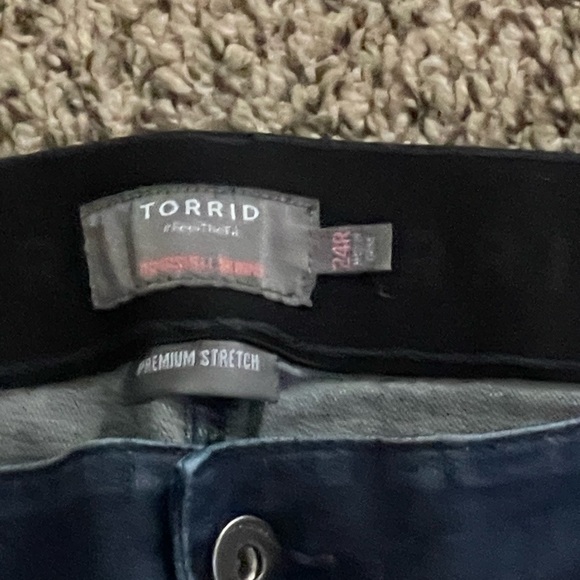 TORRID Bombshell Skinny Premium Stretch Dark Wash Jeans Size 24R - Picture 2 of 16